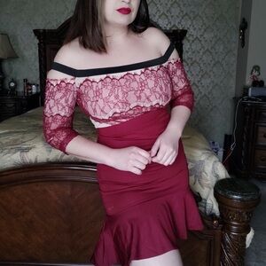 Boohoo burgundy lace dress size 6 off the shoulder